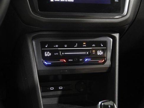 Used 2022 Volkswagen Tiguan SE image 14