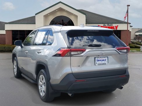 Used 2020 Toyota RAV4 LE image 3