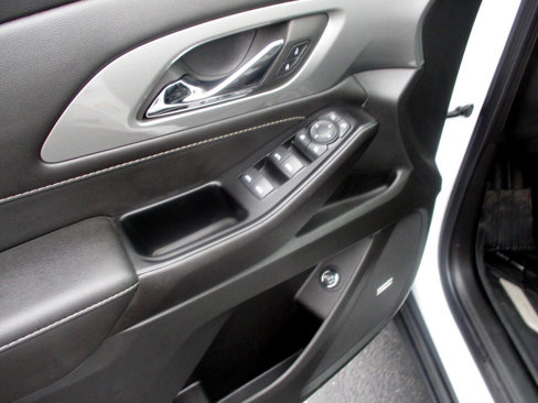 Used 2023 Chevrolet Traverse LT image 9
