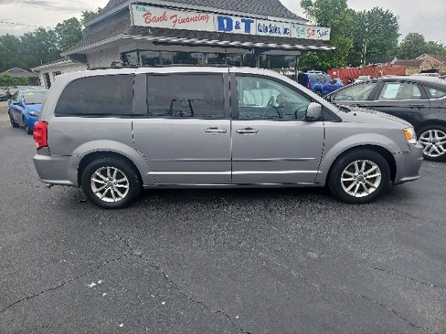 Used 2016 Dodge Grand Caravan SXT image 2