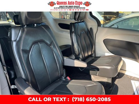 Used 2019 Chrysler Pacifica Touring-L image 10