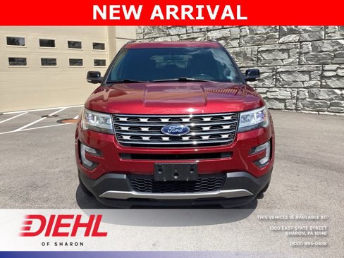 Used 2017 Ford Explorer XLT image 2