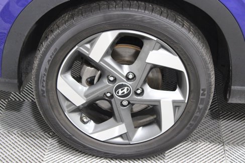 Used 2023 Hyundai Venue Limited image 34