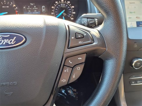 Used 2020 Ford Edge SE image 11