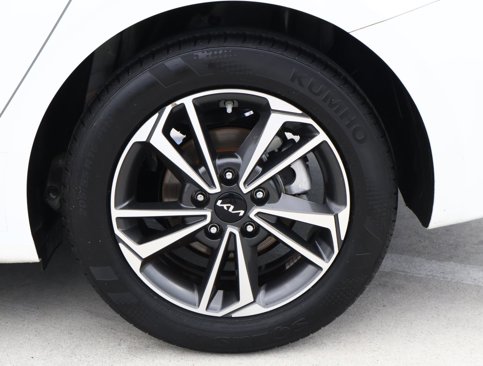 Used 2024 Kia Forte LXS image 8