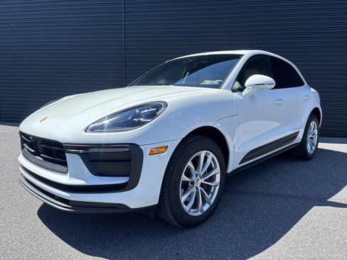 Used 2025 Porsche Macan image 1