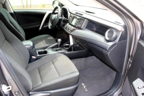 Used 2017 Toyota RAV4 LE image 18