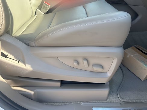 Used 2018 GMC Yukon SLT w/ Premium Edition image 18