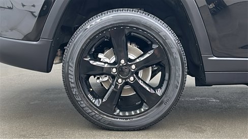Used 2023 Jeep Grand Cherokee Altitude image 11