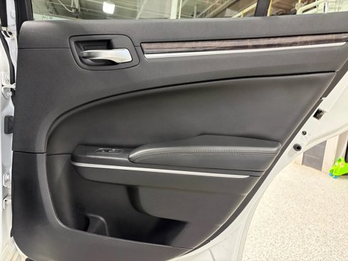 Used 2019 Chrysler 300 Limited image 29