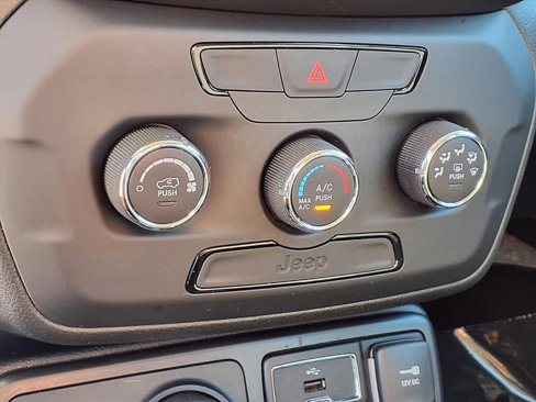 Used 2019 Jeep Renegade Sport image 10