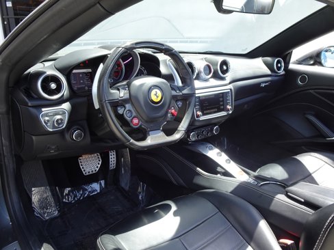 Used 2015 Ferrari California T image 12
