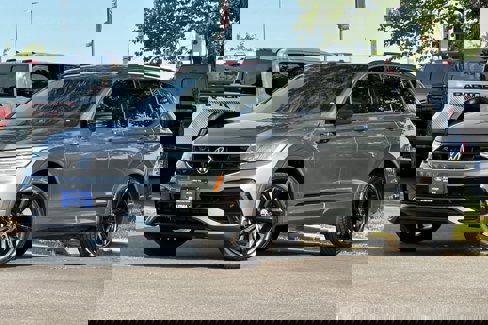 Used 2024 Volkswagen Tiguan SE R-Line image 1