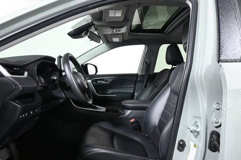 Used 2023 Toyota RAV4 XLE Premium image 3