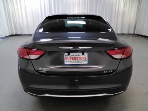 Used 2015 Chrysler 200 Limited w/ Convenience Group image 5