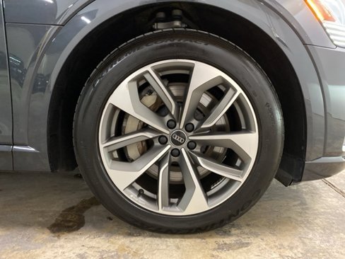 Used 2021 Audi e-tron Premium w/ Black Optic Package image 32