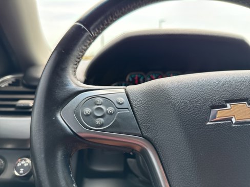 Used 2015 Chevrolet Suburban LT image 18