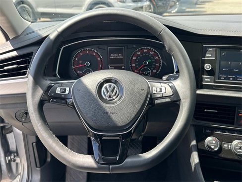 Used 2020 Volkswagen Jetta SE w/ SE Cold Weather Package image 19