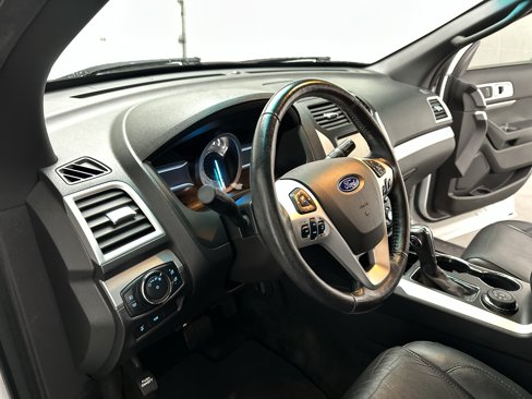 Used 2015 Ford Explorer XLT w/ Equipment Group 202A image 17