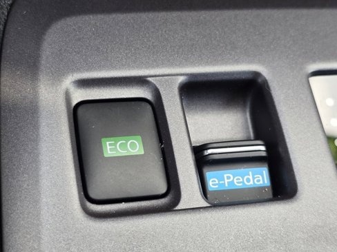 Used 2024 Nissan Leaf S image 25