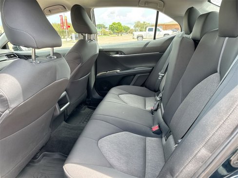 Used 2021 Toyota Camry LE image 29