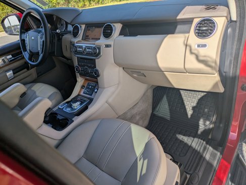 Used 2016 Land Rover LR4 HSE image 30