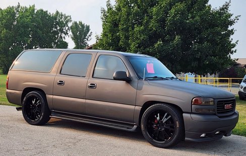 Used 2001 GMC Yukon XL SLT w/ SLT Equipment Group image 2