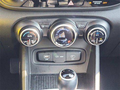 Certified 2023 Hyundai Venue SEL image 17