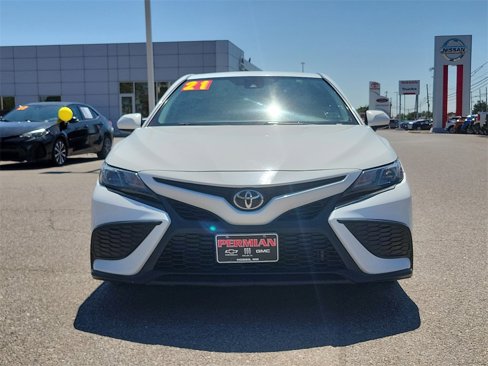 Used 2021 Toyota Camry SE image 3