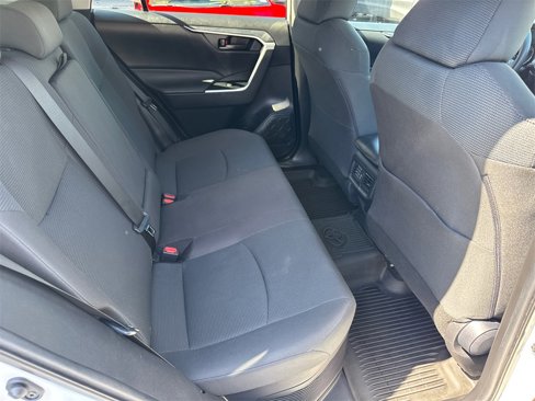 Used 2021 Toyota RAV4 LE image 17