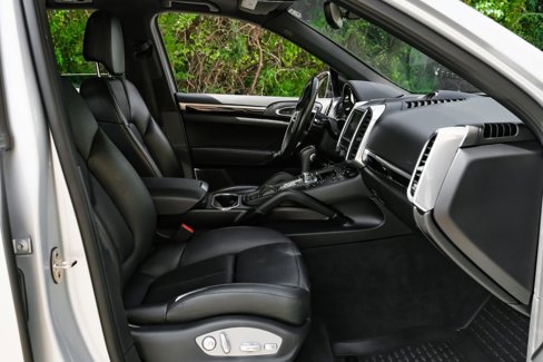Used 2016 Porsche Cayenne S image 35