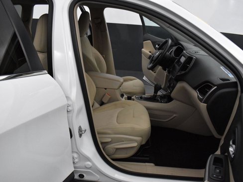 Used 2019 Jeep Cherokee Latitude w/ Popular Appearance Group image 27