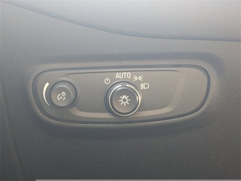 Used 2022 Chevrolet Equinox LS w/ Driver Confidence II Package image 22