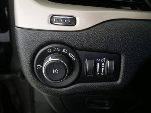 Used 2016 Jeep Cherokee Latitude w/ Cold Weather Group image 26