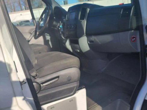 Used 2016 Mercedes-Benz Sprinter 2500 image 10