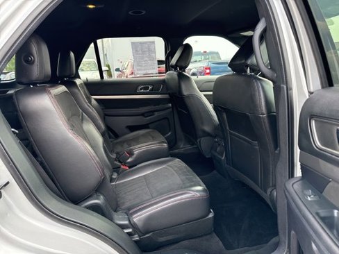 Used 2018 Ford Explorer XLT w/ Equipment Group 202A image 23