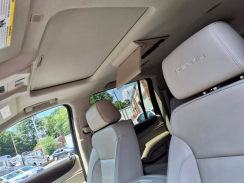 Used 2020 GMC Yukon XL Denali w/ Denali Ultimate Package image 9