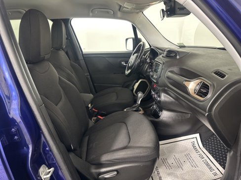 Used 2017 Jeep Renegade Latitude w/ Cold Weather Group image 12