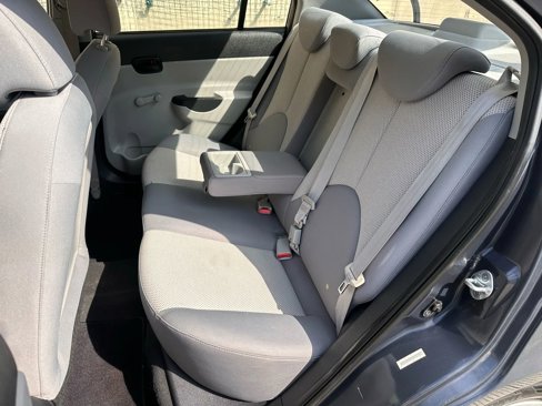 Used 2010 Hyundai Accent GLS image 17