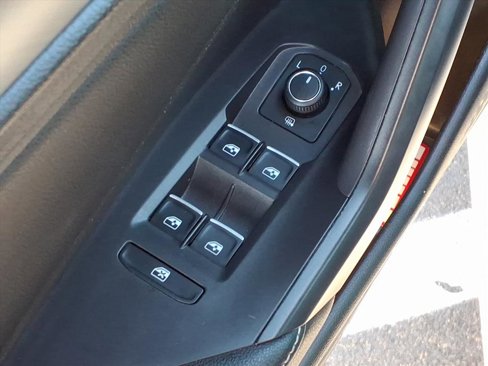 Used 2022 Volkswagen Jetta SE image 18