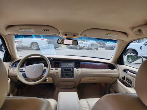 Used 2006 Lincoln Town Car Signature image 12