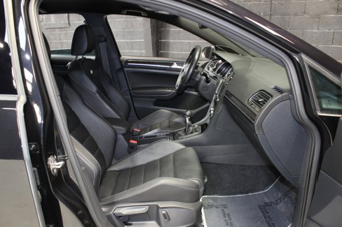 Used 2017 Volkswagen Golf R 4-Door image 36