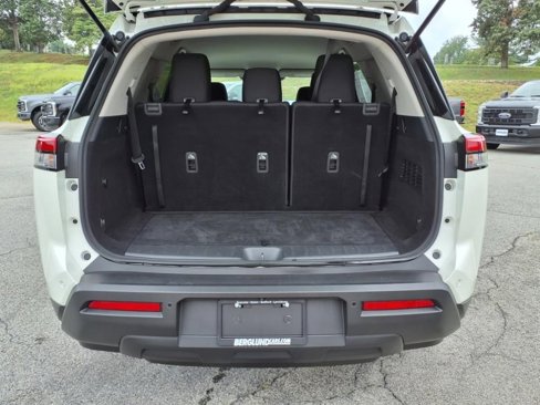 Used 2022 Nissan Pathfinder SV image 15