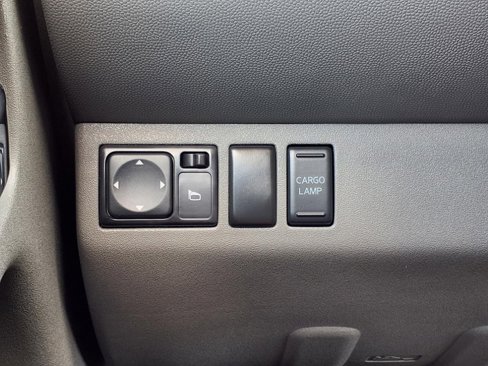 Used 2015 Nissan Frontier SV image 11