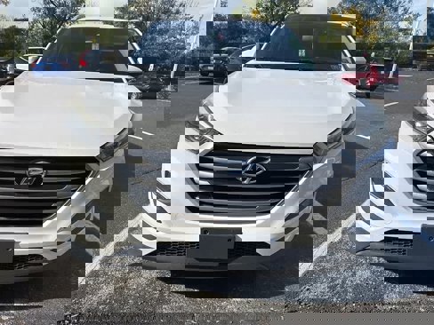 Used 2017 Hyundai Tucson SE image 2