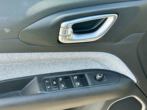New 2025 Jeep Compass Sport image 18