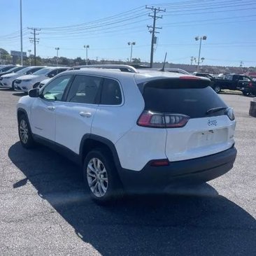 Used 2019 Jeep Cherokee Latitude w/ Cold Weather Group image 3