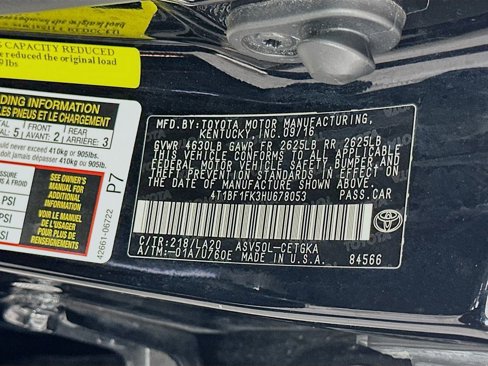 Used 2017 Toyota Camry XLE image 32