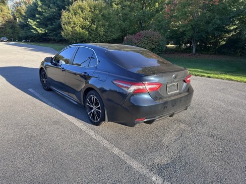 Used 2018 Toyota Camry SE image 5