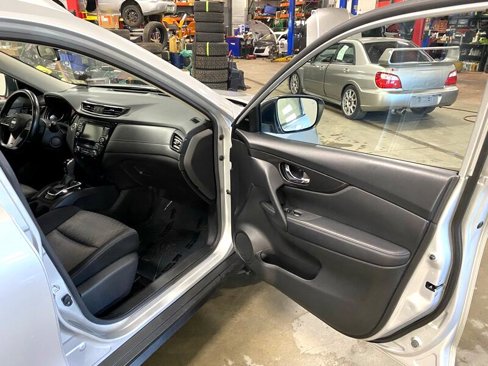 Used 2020 Nissan Rogue SV image 23